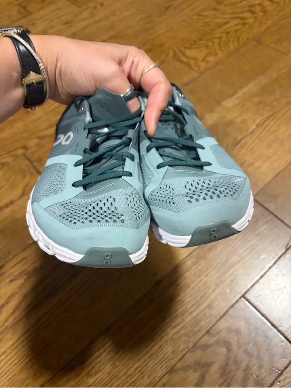 On Running Swiss engineering Women's gray green yellow Athletic Sneakers size 5 - Image 4