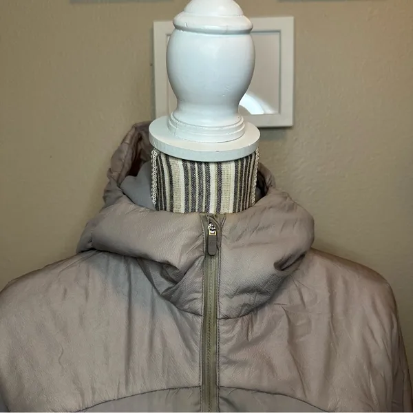 Lululemon Women's Light Gray Puffer Jacket 4 winter down quiet luxury preppy - Image 3