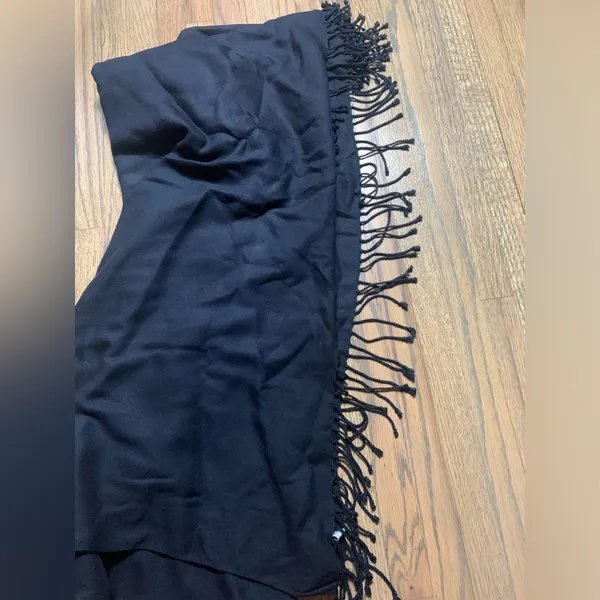 Lord and taylor large scarf/wrap - Image 5