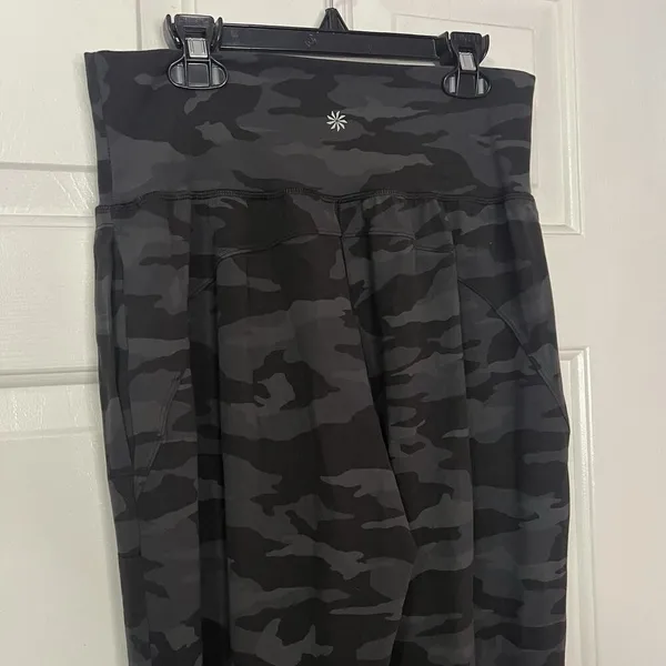 Athleta Salutation Camo Jogger Pants Athletic Camouflage Gray Black Size S Small - Image 5