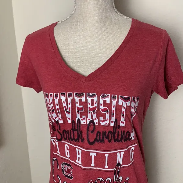 University of South Carolina Fighting Gamecocks V-Neck Tee Size XL (Runs Small) - Image 5