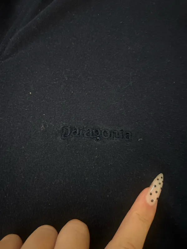 Lightweight woman’s patagonia quarter zip vest in size - Image 2