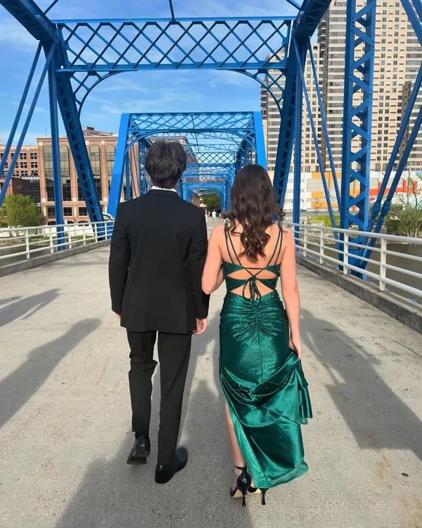 Stunning Pixie Emerald green formal prom gown Size 0 - Image 7