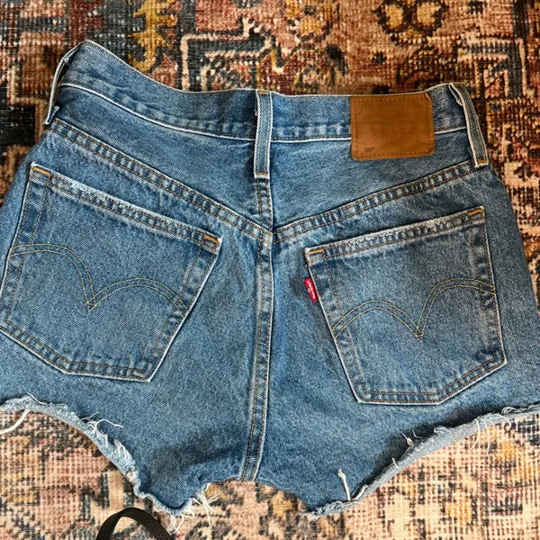 Revolve Levi’s Shorts 501 size 25 - Image 2