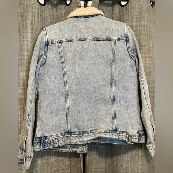 Old Navy Light Blue Denim Jacket with Cream Sherpa Collar - Image 4