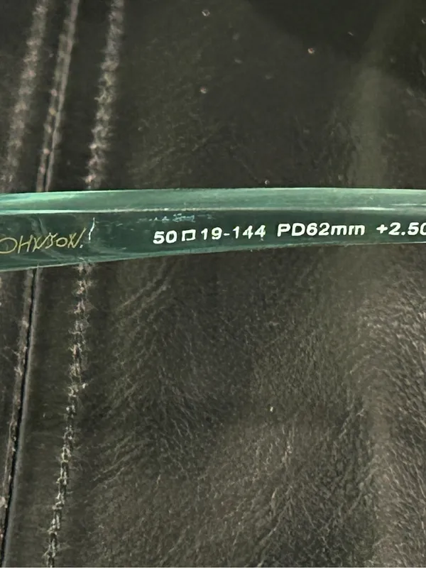 Betsey Johnson Two-Tone Tortoiseshell and Clear Cat-Eye reading 2.50 Glasses - Image 7
