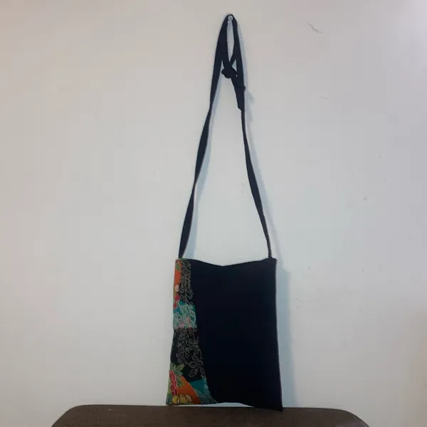 Handmade Artisan Black & Floral Asian Purse - Image 4