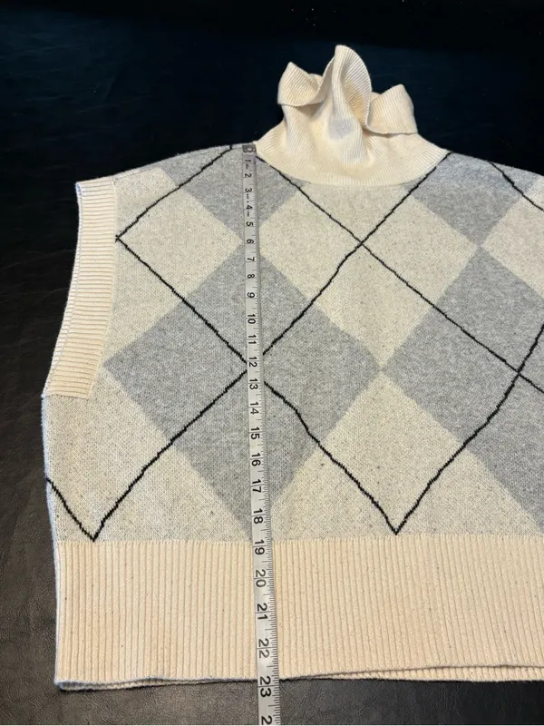 LOFT Cream and Light Gray Argyle Cowl Neck Sweater Vest size XL - Image 9