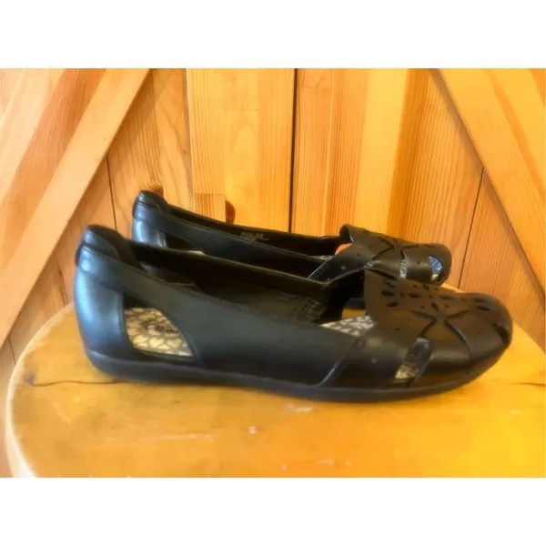 Bare Traps Womens Size 5.5M Westley Vegan Perforated Slip On Flat Sandals Black - Image 3
