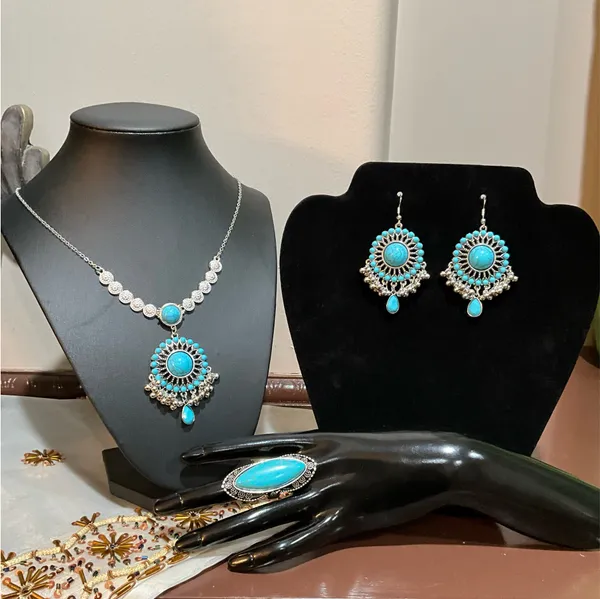 Elegant Turquoise and Silver Jewelry Set - Image 2
