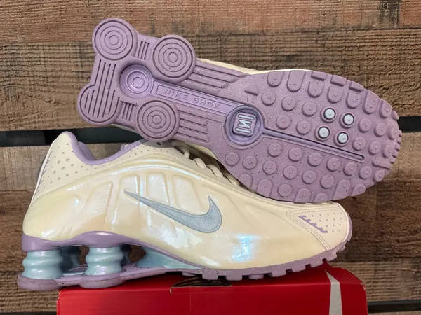 Nike Women’s Shox Shoes - Image 5