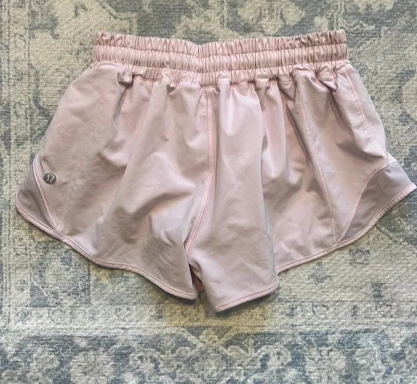 Lululemon Hotty Hot Shorts 2.5" Low-Rise - Image 2