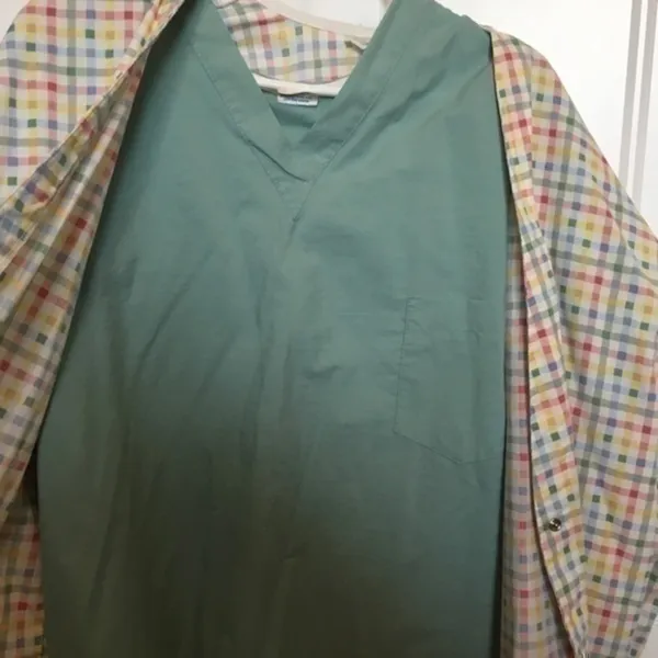 Women’s size large scrub top and jacket - Image 5
