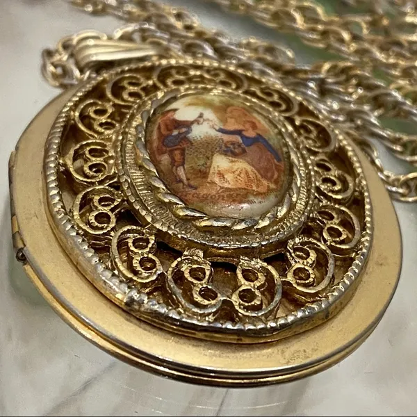 Vintage Victorian Locket Necklace - Image 5
