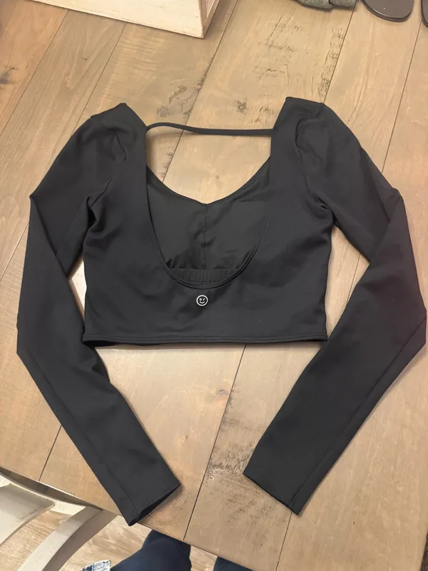 Gilly Hicks Hollister Size Small NWOT Long Sleeve Crop Too with Built in Bra - Image 2