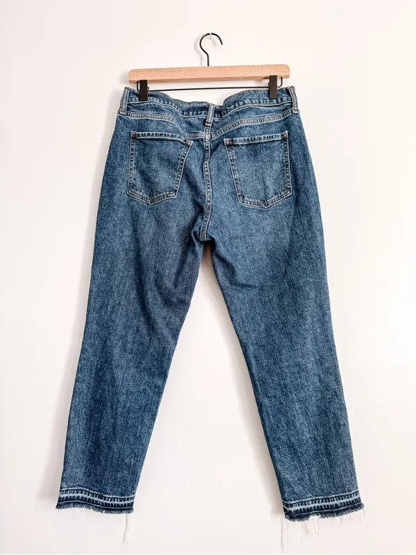 Old Navy Mid Rise Boyfriend Jeans Size 8 Medium Wash Raw Hem Cropped - Image 3