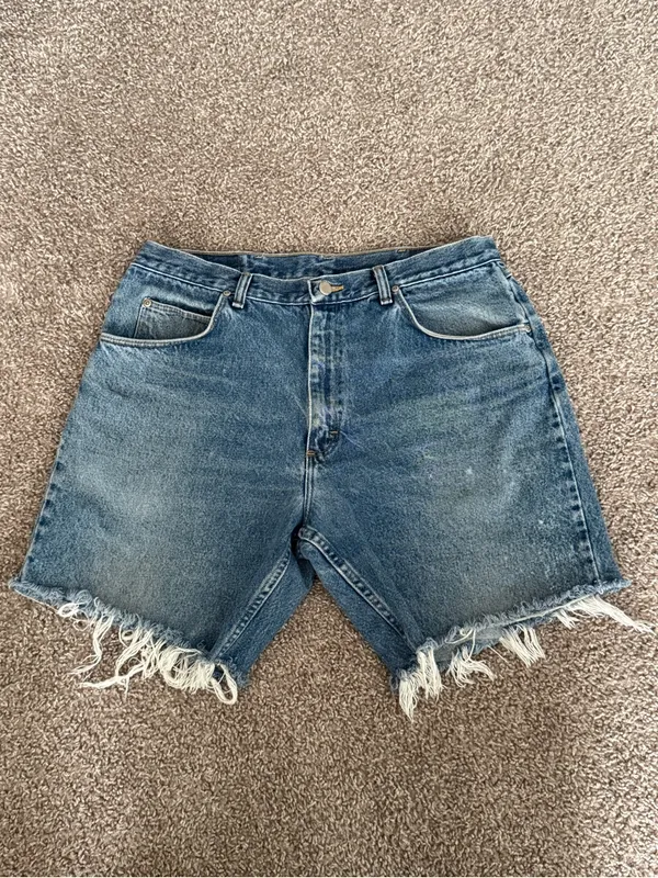 Wrangler Mens 36 Distressed Denim Cutoff Jorts Raw Hem Vintage Wash Shorts - Image 3