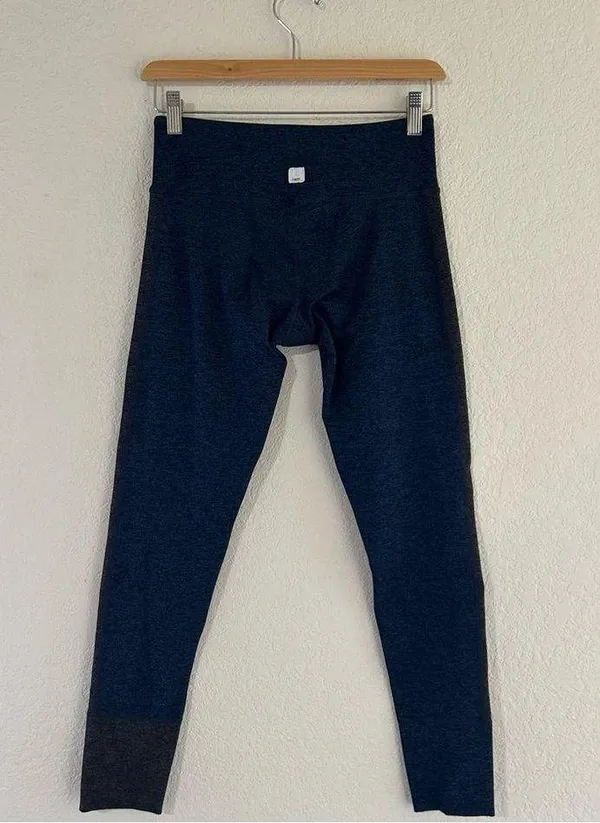 Vuori Asymmetric High Rise Colorblock Leggings - Image 7