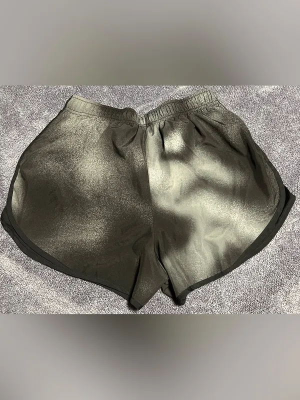 #21 NWOT Nike Women's Black And Gray Athletic Dri-FIT Shorts Size L - Image 3