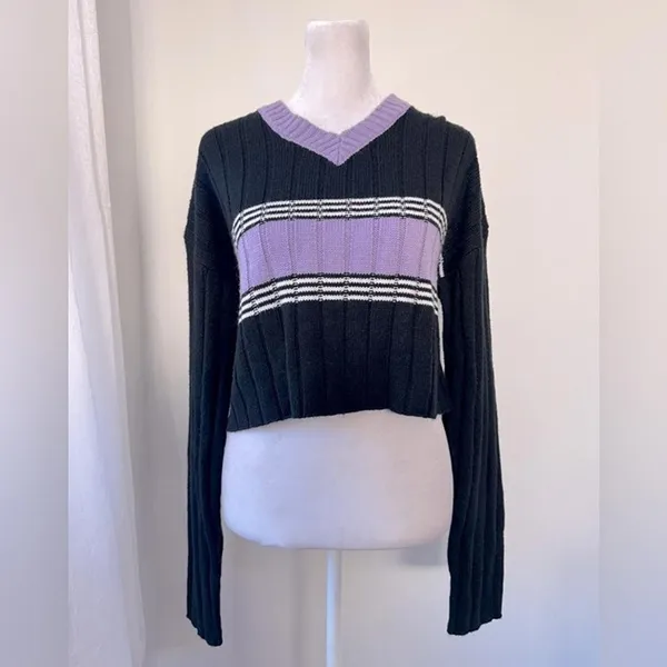 Sweet Rain Black & Lavender Striped Cropped V-Neck Pullover Sweater - Image 2
