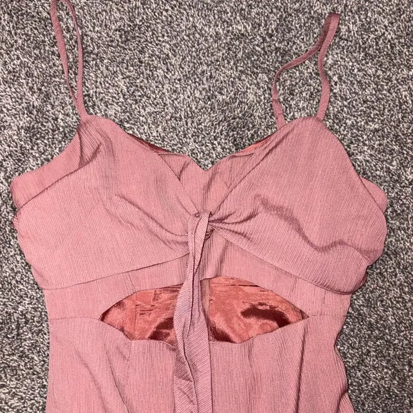 White Fox Boutique pink mini dress with ruffled hem and tie front detail, size S - Image 5