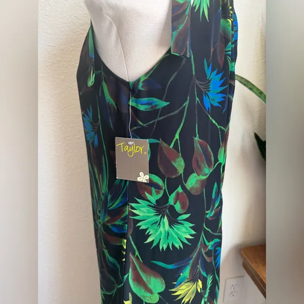 Taylor‎ Women’s Size 8 Black Floral Maxi Dress Halter flowy 8749M - Image 7