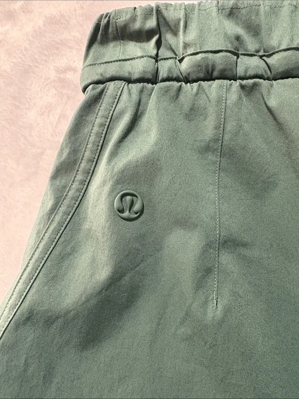 Lululemon size XS Women’s Athletic Drawstring Shorts in Dark Green cinchable - Image 7