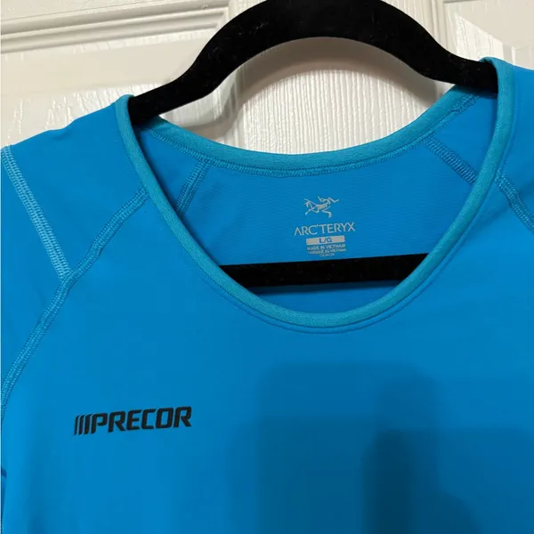 Arc'teryx Women's Short‎ Sleeved Shirt size large - Image 3