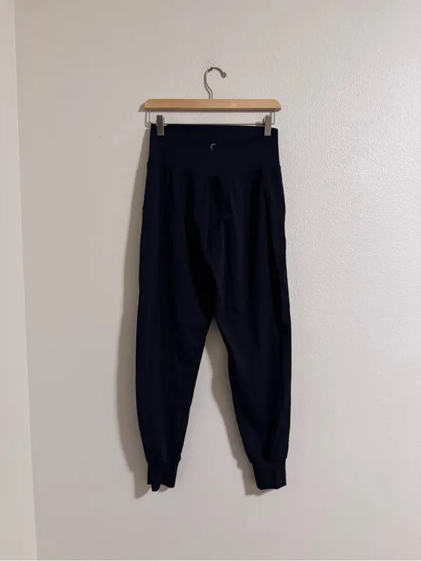 High-Waist Black Jogger Pants with Tapered Ankles - Image 4