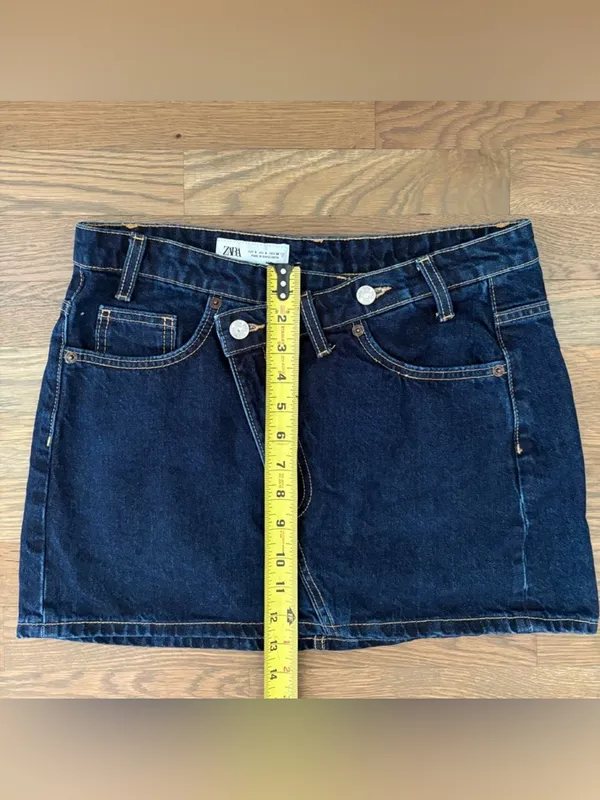 Zara dark wash crossover waist denim mini skirt size small - Image 5