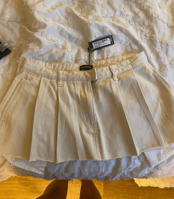 Pretty Little Thing mini skirt - Image 2
