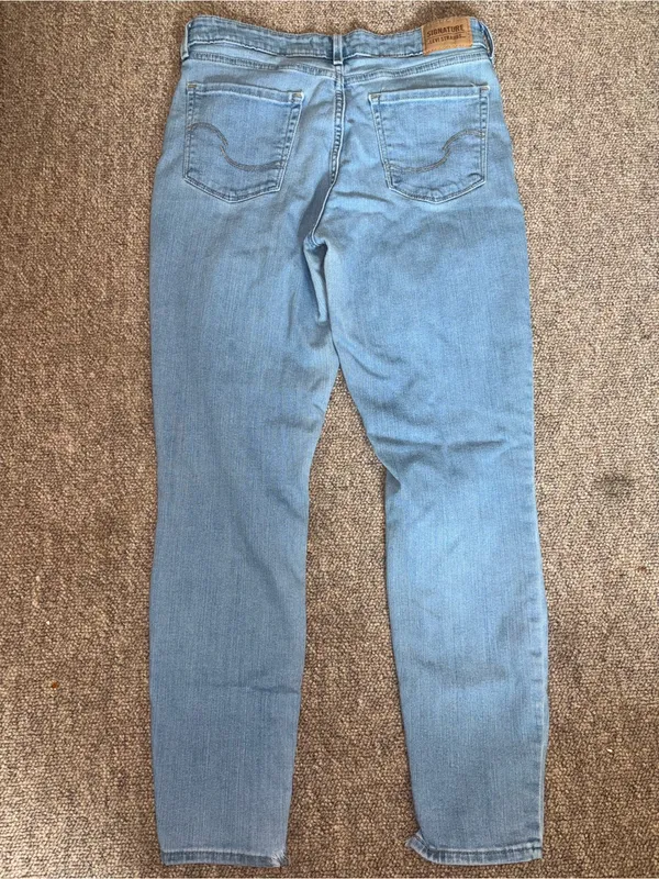 Levi's Women’s Light Blue Slim Fit Jeans - Image 2