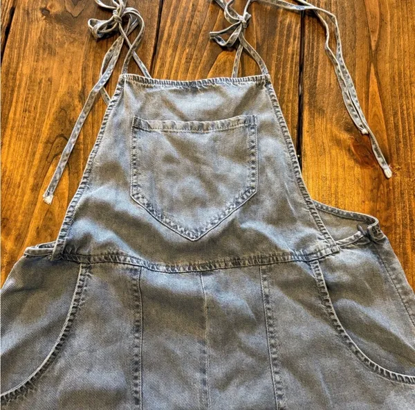 En Crême Light Wash Oversized Overalls - Image 5