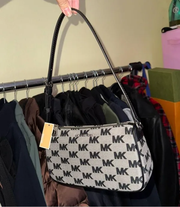 Michael Kors y2k nylon leather strap shoulder bag in black monogram jet set - Image 4