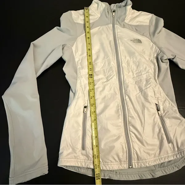 The North‎ Face Women's White and Gray Ski Jacket - Image 5