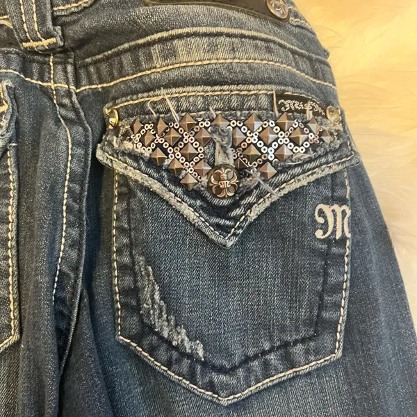 Women’s miss me studded jeans. Size 29 - Image 2