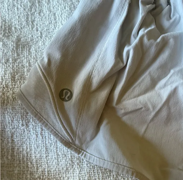 Lululemon Hotty Hot Shorts 2.5" - Image 4