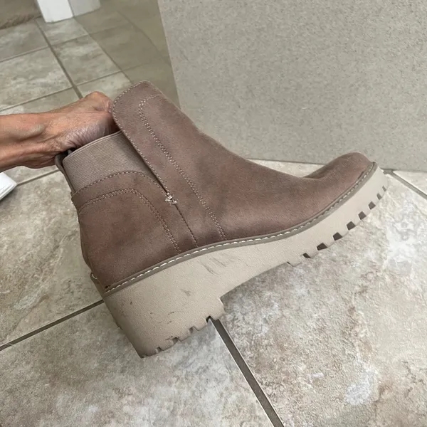 Dolce vita‎ Rielle Taupe Brown Faux Suede Platform Chelsea Ankle Boots WMS 8.5 - Image 5