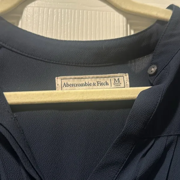 Abercrombie Oversize Pleated Front Bow Tie Cuff Blouse size medium - Image 2