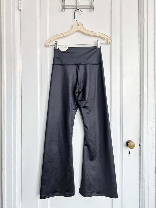 Offline by Aerie • The Hugger Coated Crop Slit Flare Legging 7/8 ankle black - Image 13