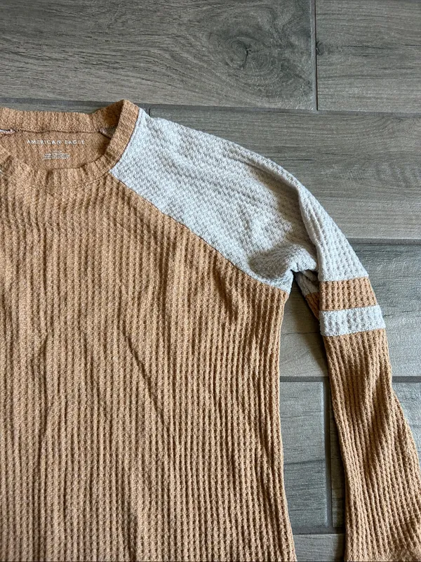 American Eagle Outfitters Tan Waffle-Knit Raglan Long Sleeve with Cream Accents - Image 3