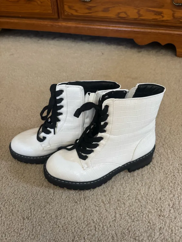 Sugar white boots Size 7 - Image 2