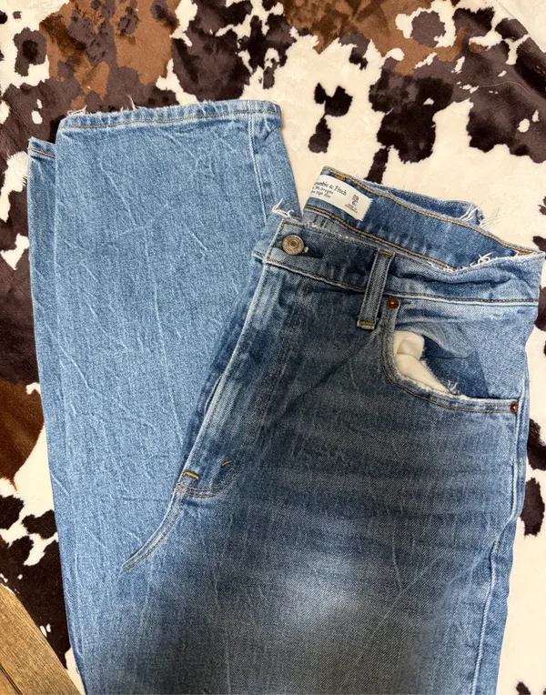 Abercrombie High-Rise Jeans 90s Straight - Image 3