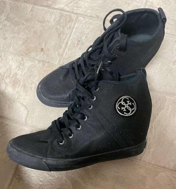 Guess shoes size 8.5 - Image 2