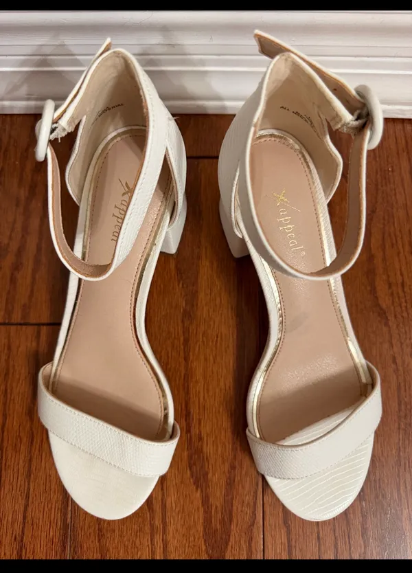 X/Appeal White pattern open toe 2 1/2” heels - Size 7.5 - Image 4