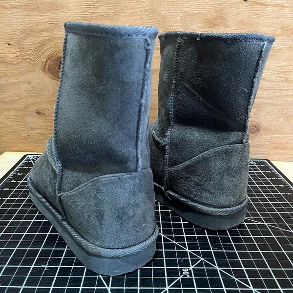 Unbranded Women's Grey and Black Boots - Image 5