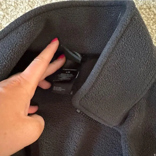 women’s north face black jacket - Image 2