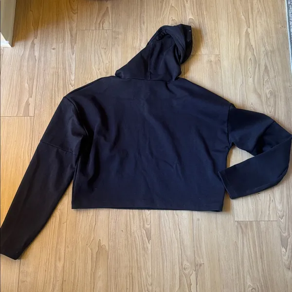 Gymshark Black Women's Cropped Hoodie - Image 4