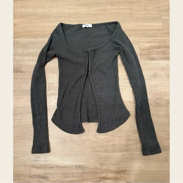 Joah Brown Hook & Eye Long Sleeve Top! - Image 2