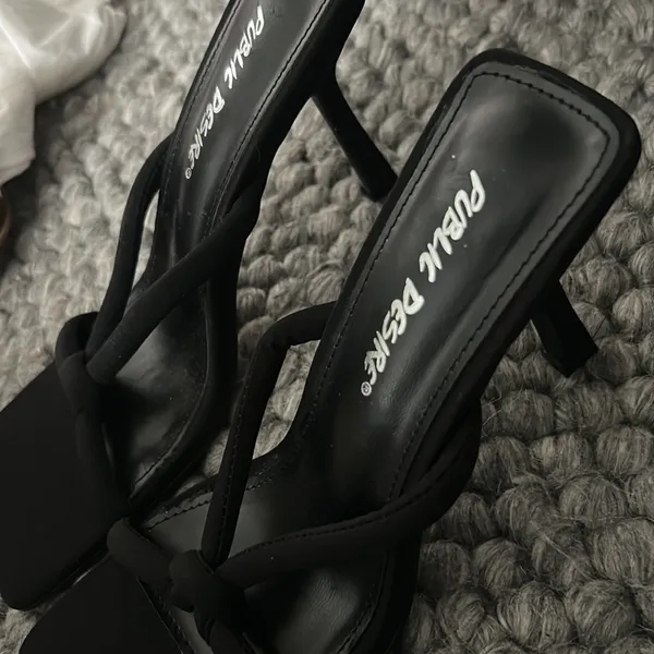 Public Desire‎ Plush Strap Square Toed Heels Black Size 5 - Image 3
